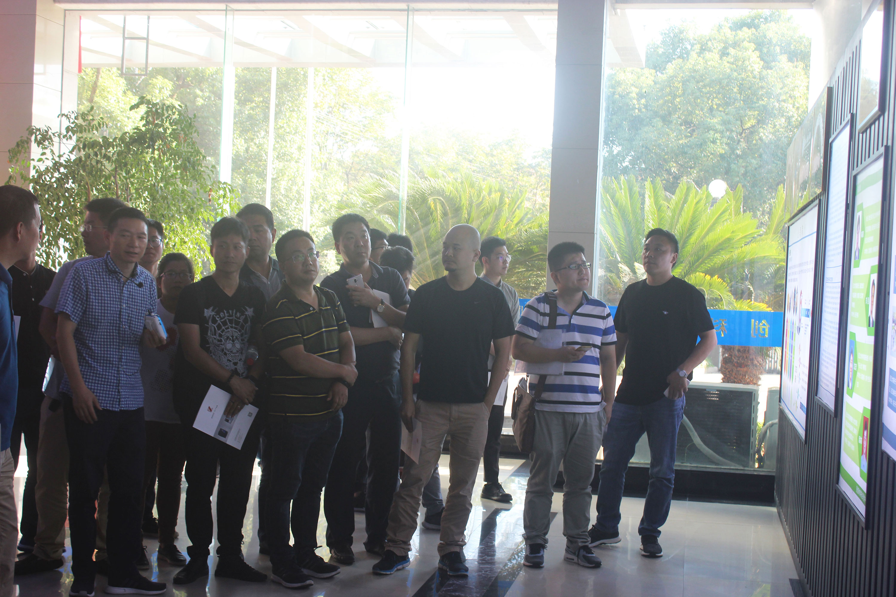 慈溪市工業(yè)設(shè)計(jì)協(xié)會(huì)一行蒞臨浙創(chuàng)科技參觀訪問